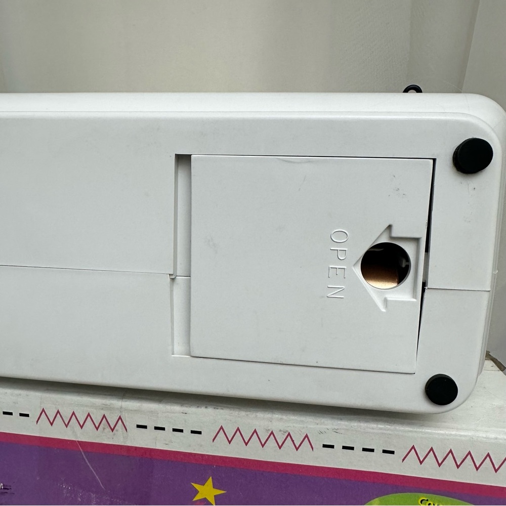 Simplicity Sew Precious Model SWSP2 Sewing Machine w/ Box, Instructions - Works - Picture 9 of 13